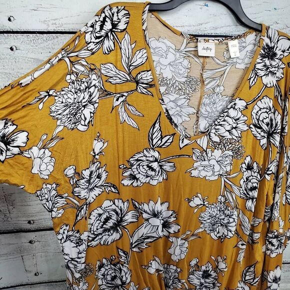 Daytrip 2x Plus Yellow Floral Tunic - Picture 4 of 5